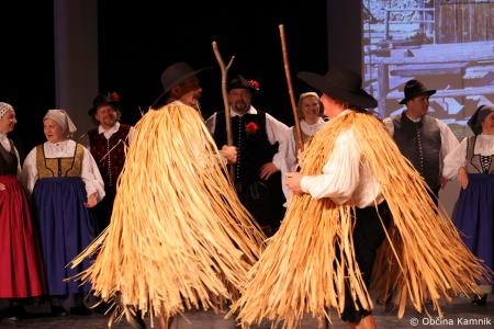 Ples in glasba izpod kamniških planin v izvedbi Folklorne skupine Kamnik in njihovih prijateljev  (66)